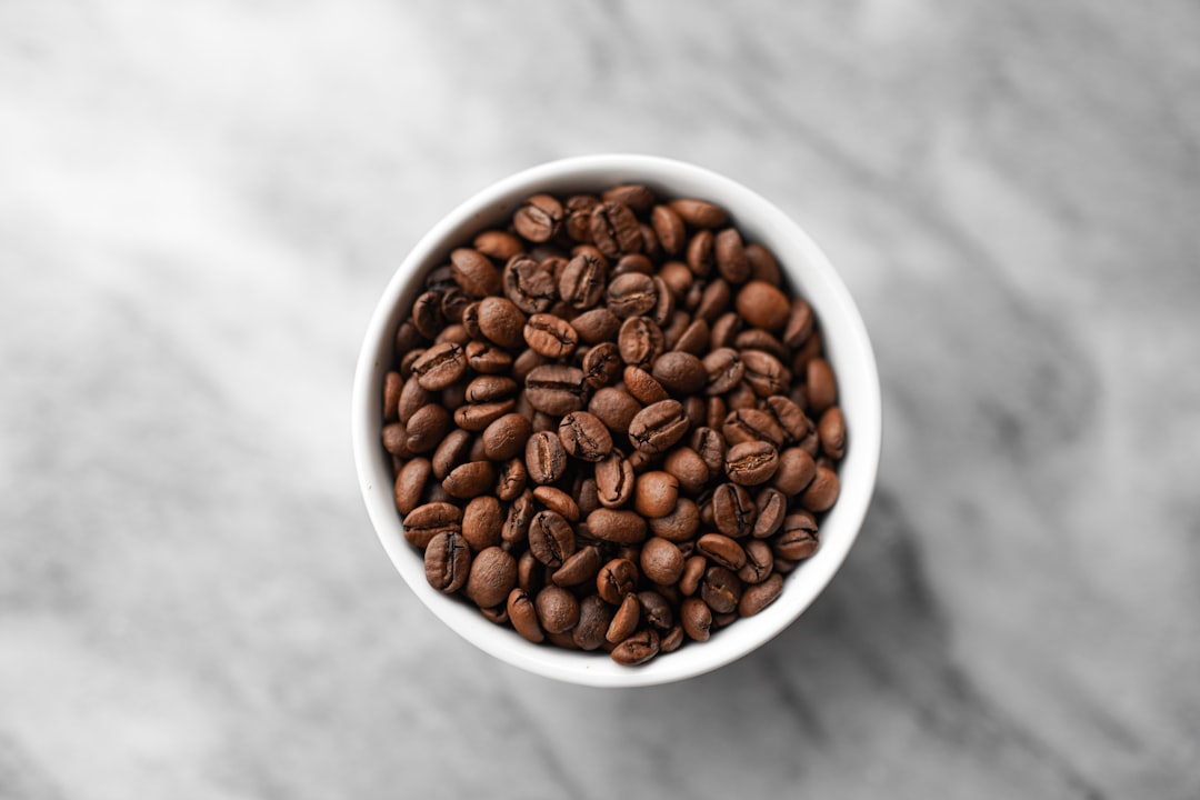 カッピングでコーヒーの特徴を観察する